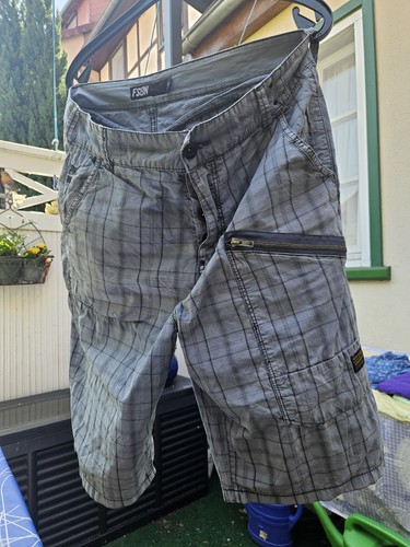 Bermuda shorts karo - bermuda, shorts*